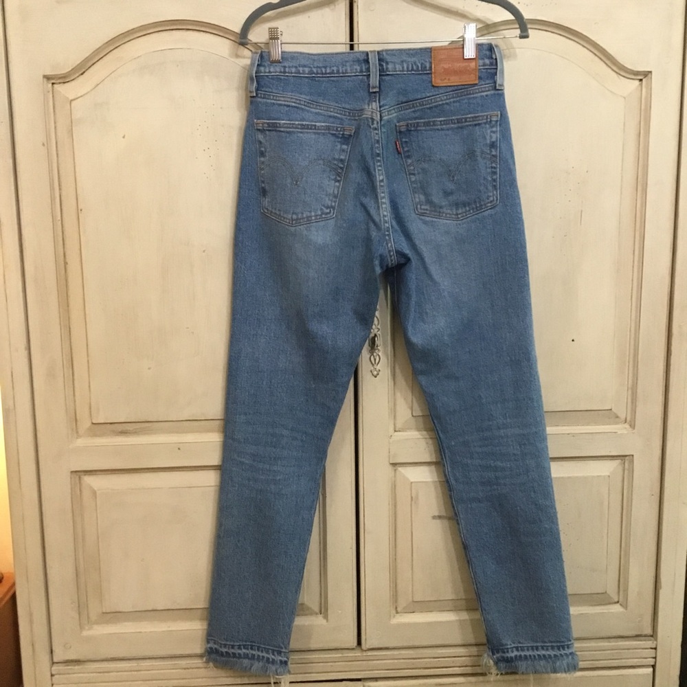 Levi’s Women’s Premium 501 Frayed Hem Jeans Size 26/28 EUC - Picture 2 of 7
